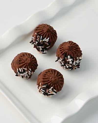 Chocolate Petit Four with sprinkles - Black & White
