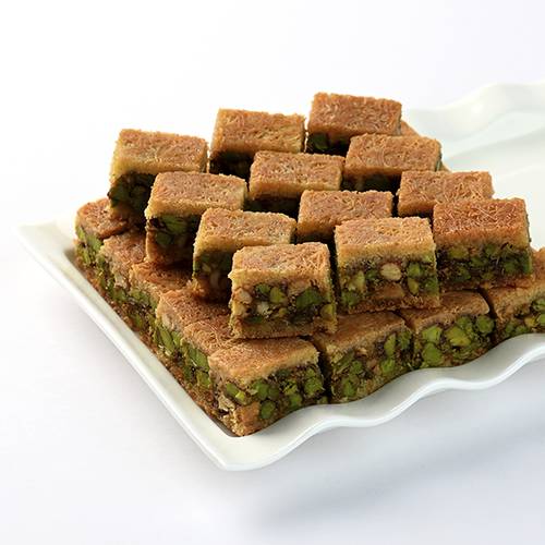 بلورية حمراء فستق