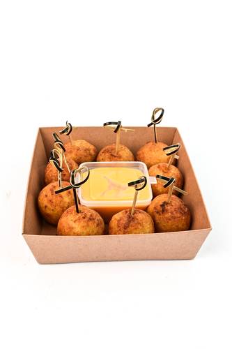 Chicken balls with cheddar sauce