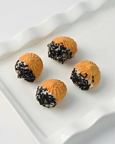 Vanilla Petit Four with sprinkles - Black