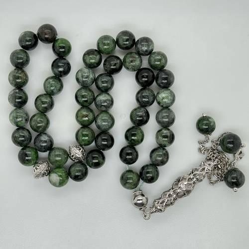 مسبحة من الفضة السويسرية المشغولة يدوياً واحجار الديوبسايد.