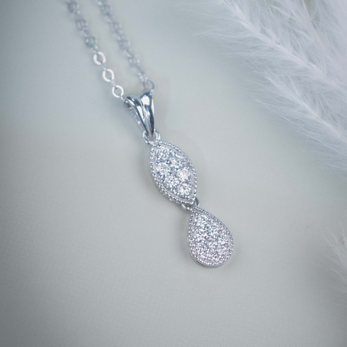 سلسال من الذهب الأبيض عيار 18 و الألماس 