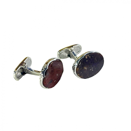 كبك جبل أحد من الفضة السويسرية المشغولة يدويا واحجار الجرانيت ، Ohud mountain cufflinks