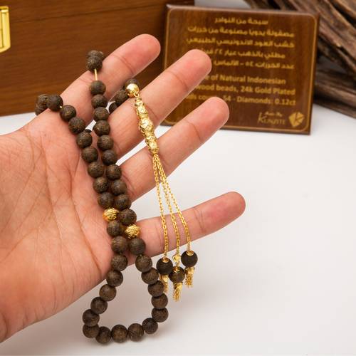مسباح من خشب العود الاندونيسي الفاخر والفضة المشغولة يدوياً والالماس