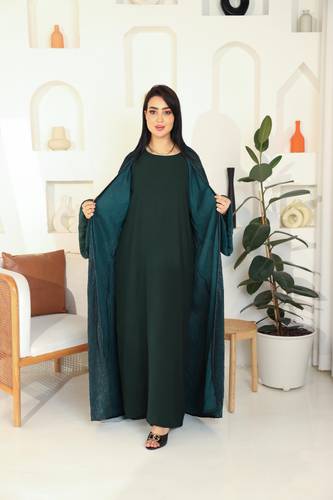 عباية زمرد مع فستان داخل