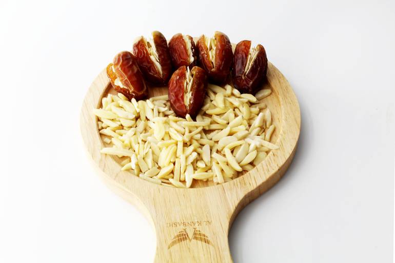  صقعى باللوز المبشور 1كغ
