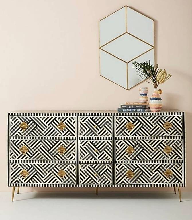CHEST OF DRAWERS