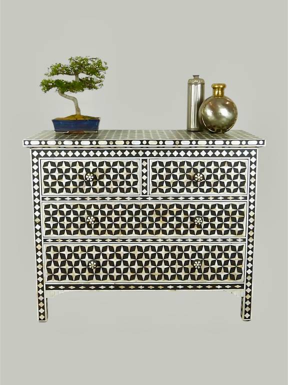 CHEST OF DRAWERS 
