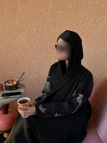 عباءه، بقصة أكمام مطرزه