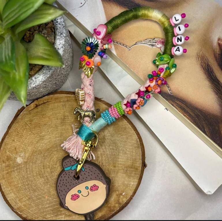 تعليقة جوّال أو ميدالية مفاتيح باللون الوردي والأخضر 💗💚