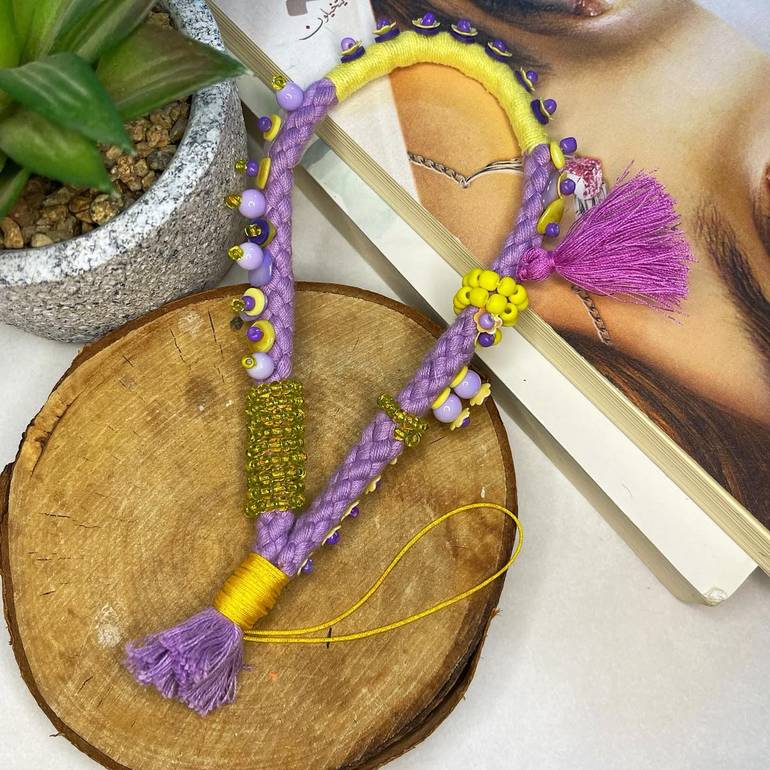 تعليقة جوّال أو ميدالية مفاتيح باللون بنفسجي واصفر 💜💛