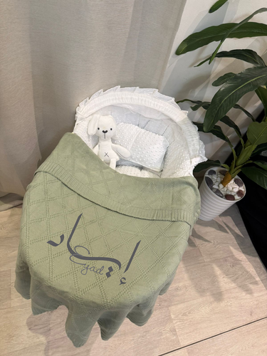 بطانية زيتي مطرزة