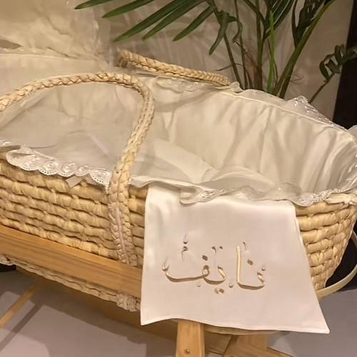 وشاح سلة موسى مطرز