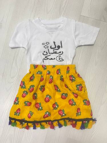 طقم تنورة مع تيشرت - من شهر الى سنتين