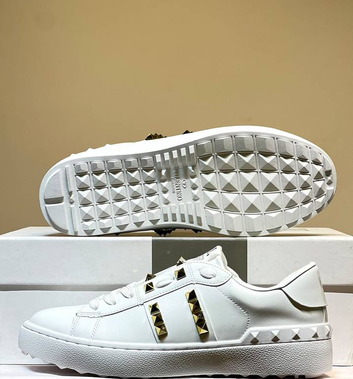 Valentino Garavani Rockstud - White, Gold