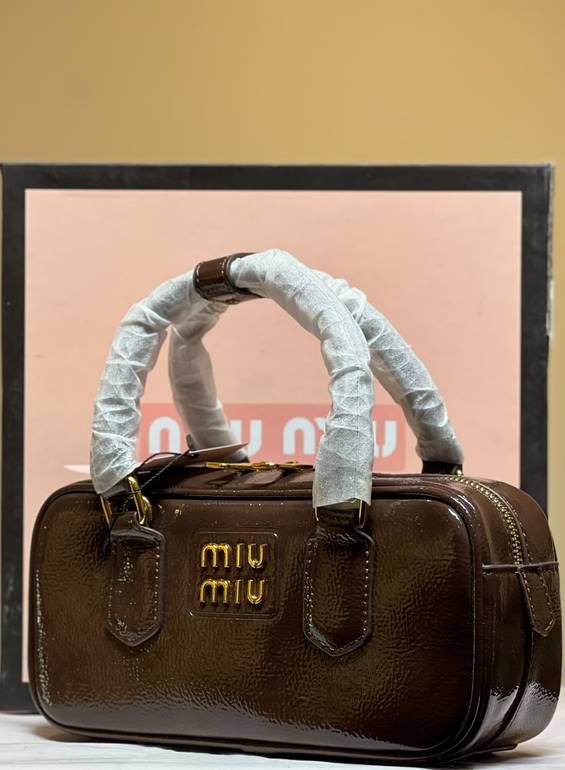 Miu Miu patent leather shoulder bag