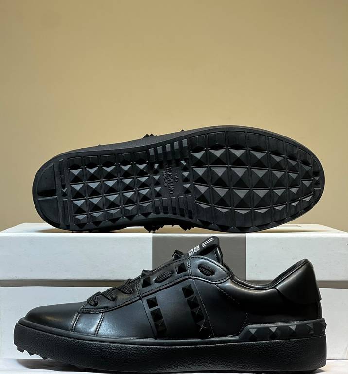 Valentino Garavani Rockstud - All Black