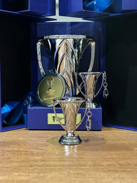 تعليقة ميدالية النخبة بمقاس 7 سم مصنوعه من النحاس الثقيل محفور عليها al ahli saudi fc 2026 ذو قاعده دائرية و مجوف من الاعلى بشكل جميل و راقي و مميز