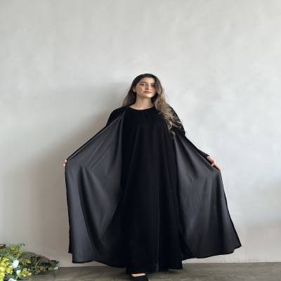 عباية مخملية – طقم مخمل أسود فاخر مع بطانة داخلي متناسق