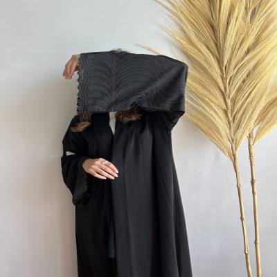 عباية سادل – سوداء ملكية بأكمام مطرزة
