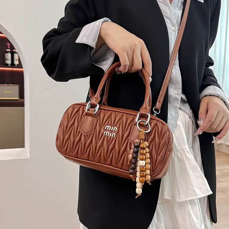 شنطة يد نسائية عالية الجودة بتصميم مطوي ناعم