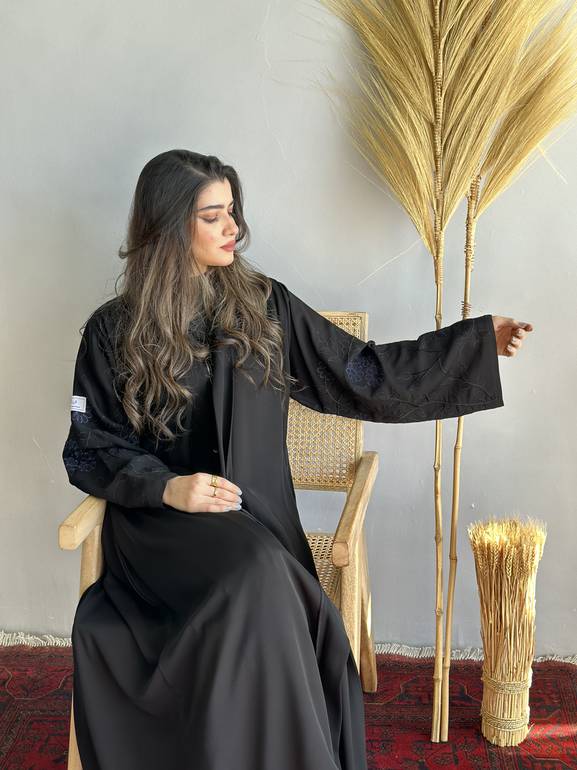 عباية توينز بلو – أزرق ملكي بتطريز مورّد فاخر