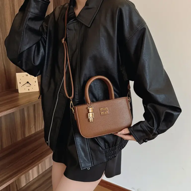 شنطة مربعة صغيرة أنيقة جديدة 2026