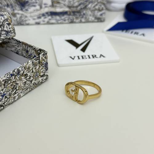 خاتم ديور ستار (Dior Star Ring) - الإصدار الذهبي الأيقوني
