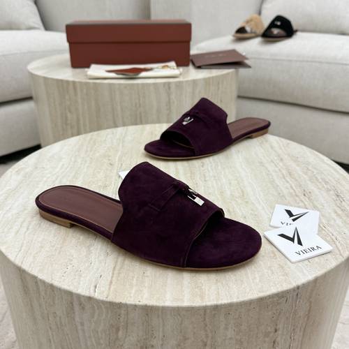 حذاء Loro Piana Summer Charms Flat Sandals – جلد سويد عنابي مسطح