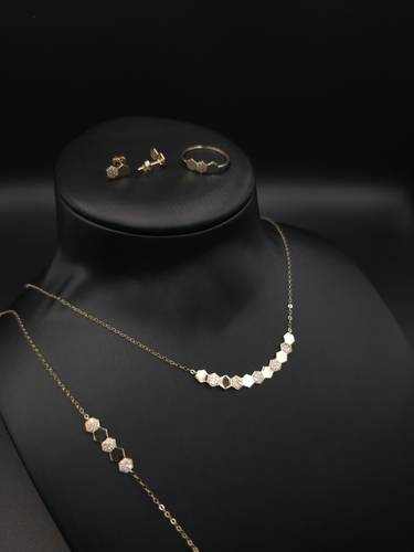 طقم عصري ذهب عيار 18