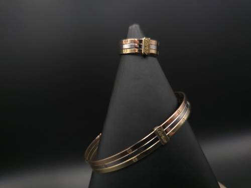 سوارة وخاتم بتصميم حديث ذهب عيار18