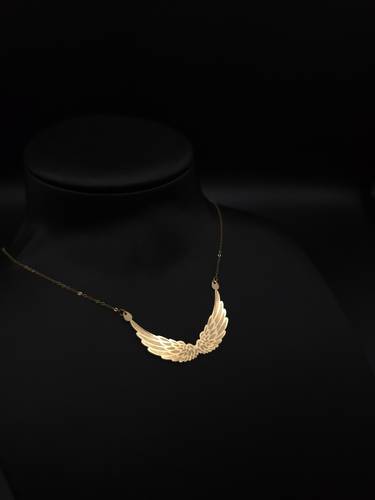 عقد جناح الصقر ذهب عيار 21