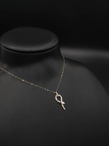 عقد ذهب عيار 18