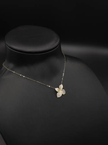 عقد ذهب عيار 18