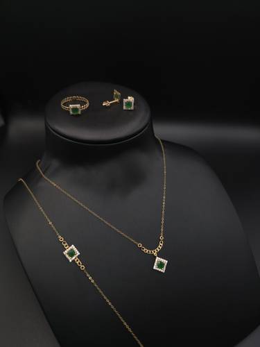 طقم ذهب عيار 18