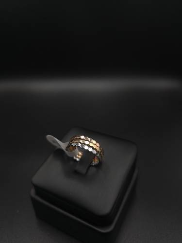 خاتم بتصميم فاخر ذهب عيار 18