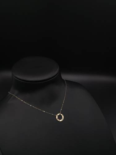 عقد بتصميم عصري ذهب عيار18