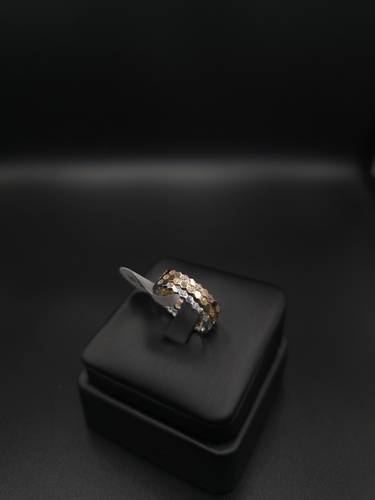 خاتم بتصميم فاخر ذهب عيار 18