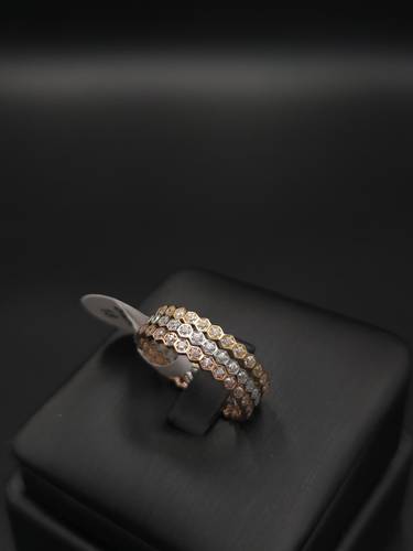 خاتم بتصميم فاخر ذهب عيار 18