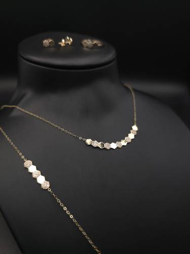 طقم عصري ذهب عيار 18