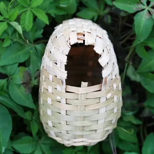 Nest wicker birds with hook for suspension