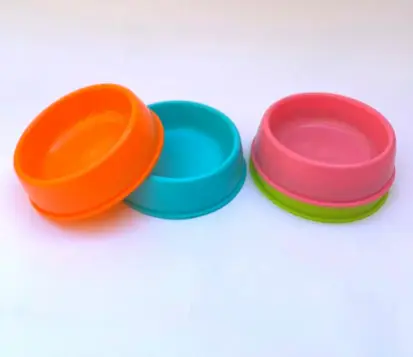 Single dish food for cats and dogs