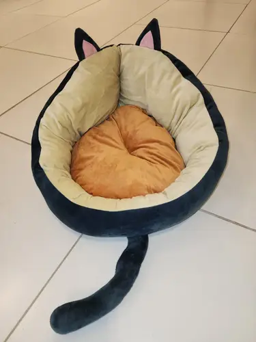 House and bed for cats and cat-shaped pets