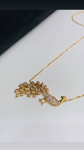 عقد ذهب عيار 18