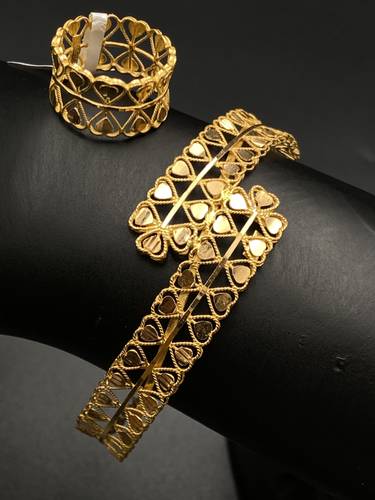 GOLD BRACELET WITH RING K21