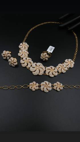 YELLOW GOLD SET K21 WITH CULTURAL PEARL