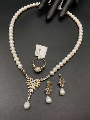 GOLD HALF SET K18 WITH CULTURED PEARL