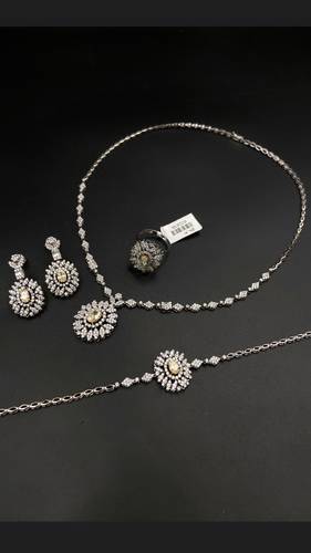 WHITE GOLD SET K18