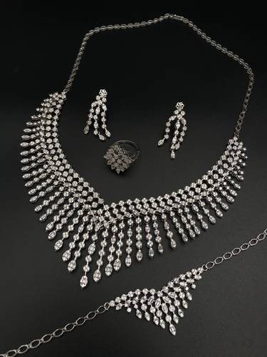 طقم ذهب عيار 18