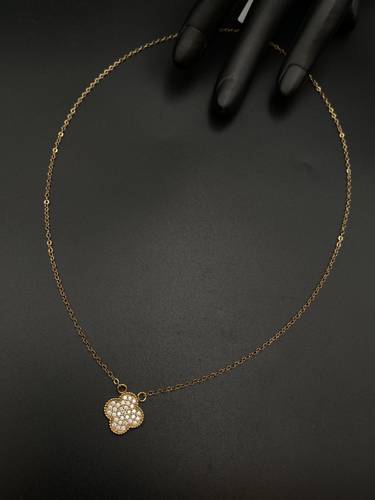 عقد ذهب عيار 18